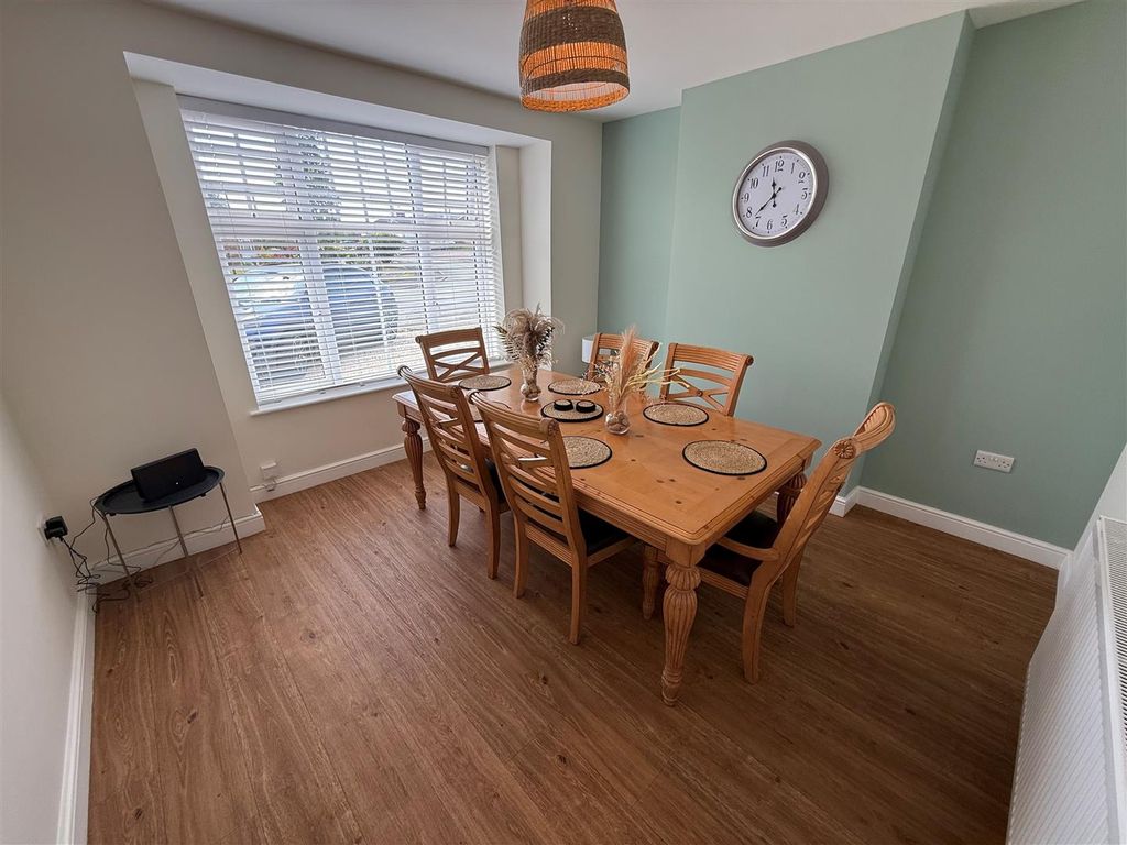 Property photo 2 of 14 Dining Room