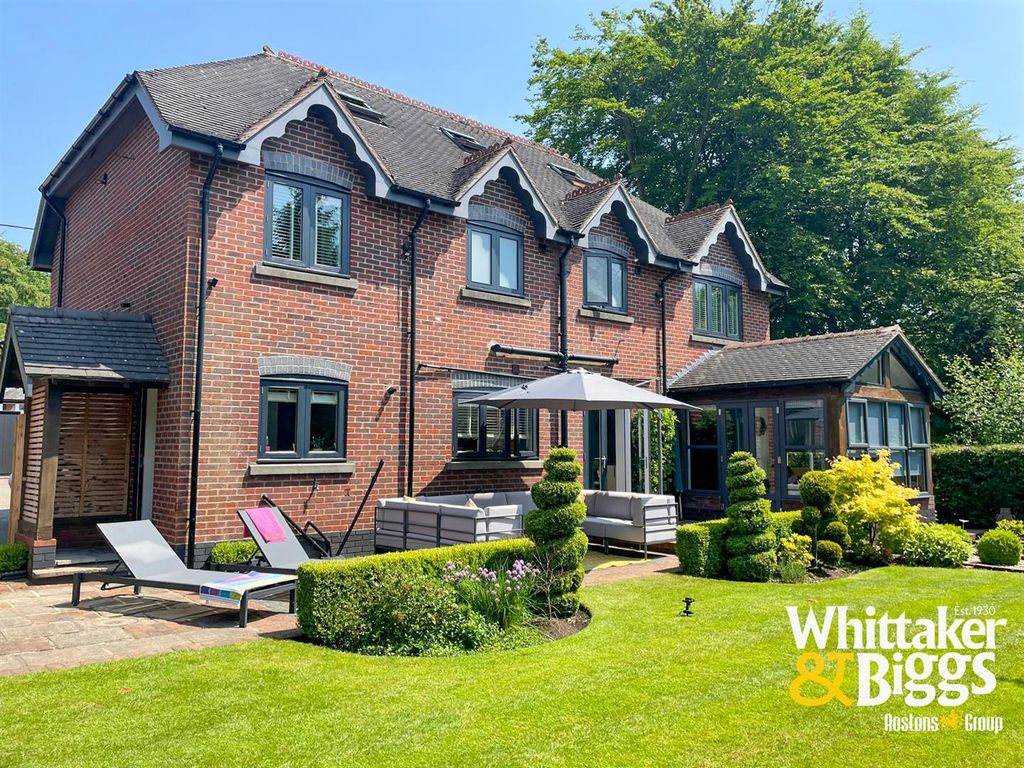 Property photo 2 of 47 52 Light Oaks............Jpg