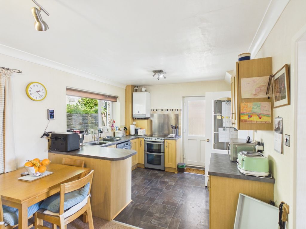 Property photo 3 of 21 Kitchen