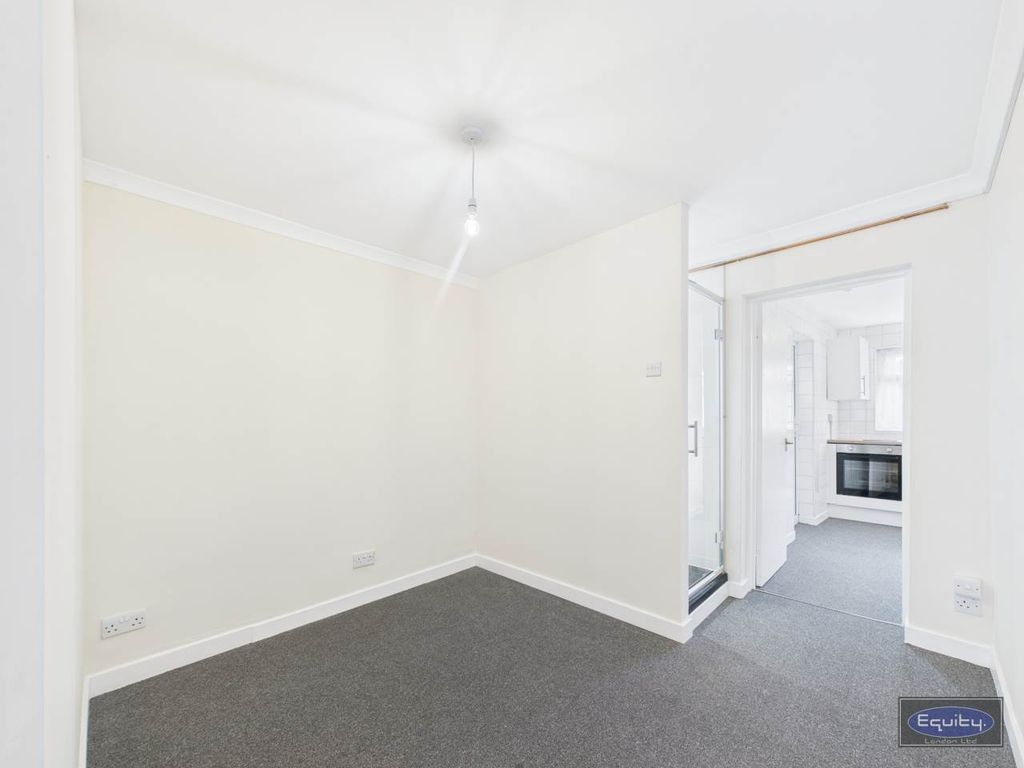 Property photo 2 of 10 Bedroom