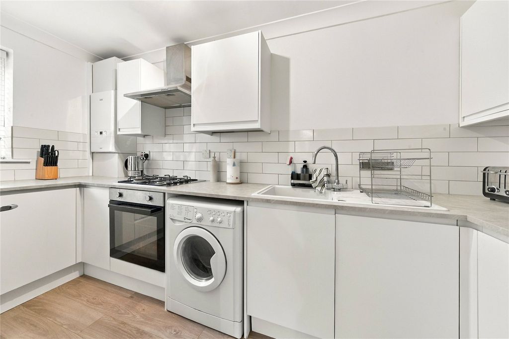 Property photo 2 of 8 Picture No. 11