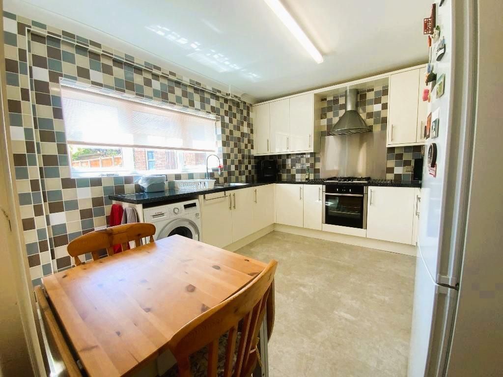 Property photo 2 of 17 Kitchen 12'4 x 10'3