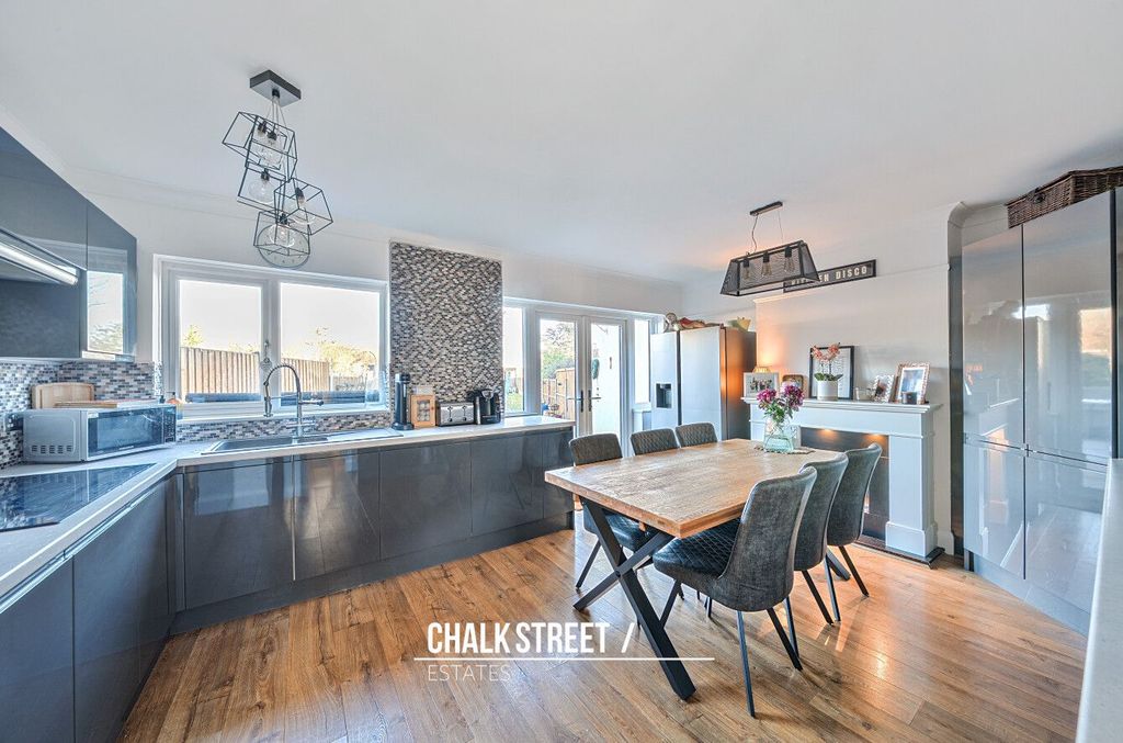 Property photo 2 of 25