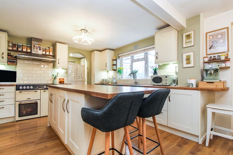 Property photo 2 of 24 Kitchen/Diner/Family Room