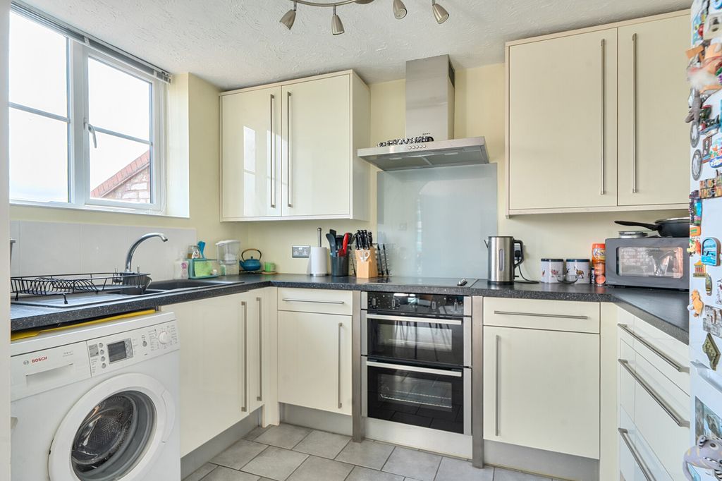 Property photo 2 of 15 Kitchen