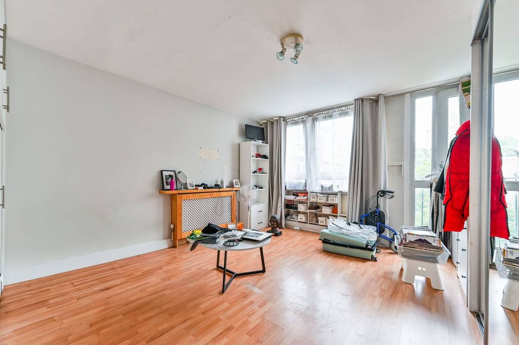 Property photo 3 of 11