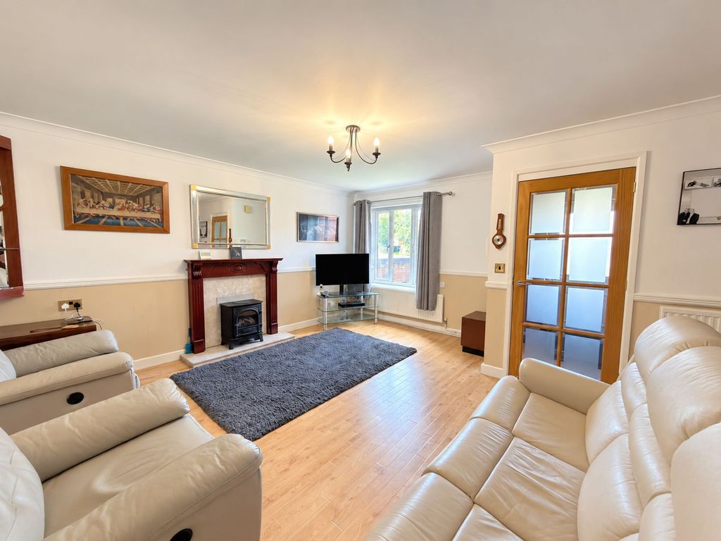 Property photo 2 of 17 Living Room