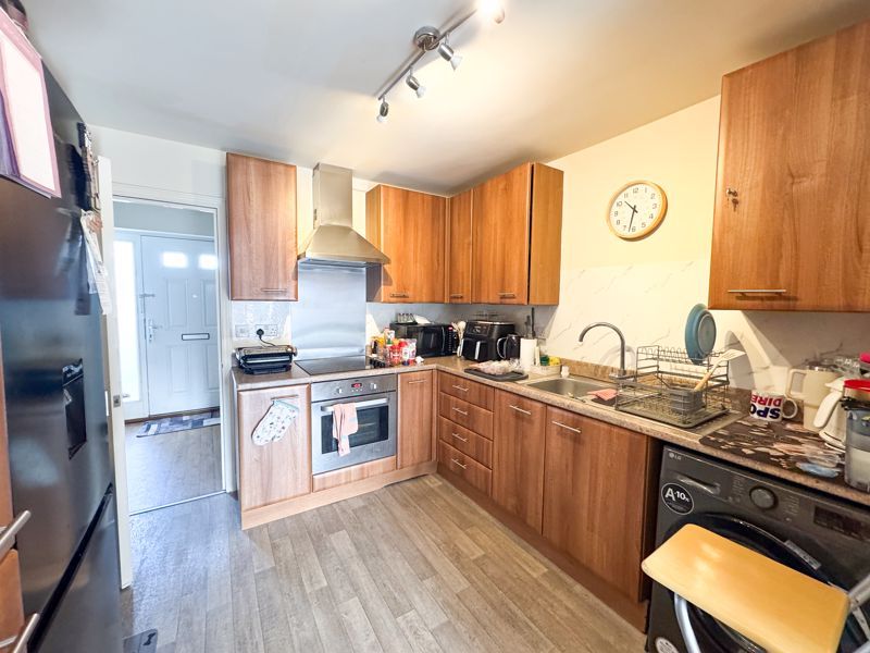 Property photo 2 of 11 Kitchen