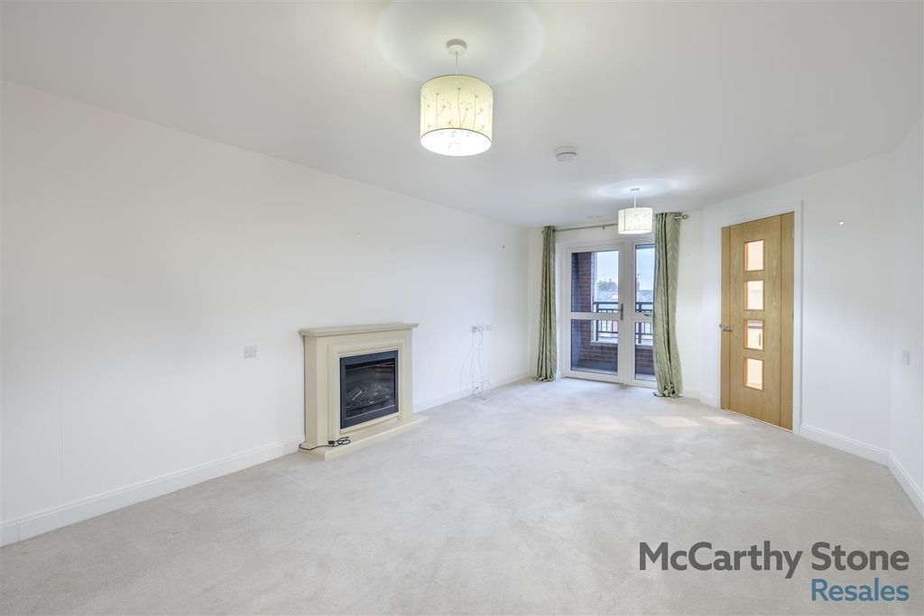 Property photo 2 of 21 8630506-Interior01.Jpg