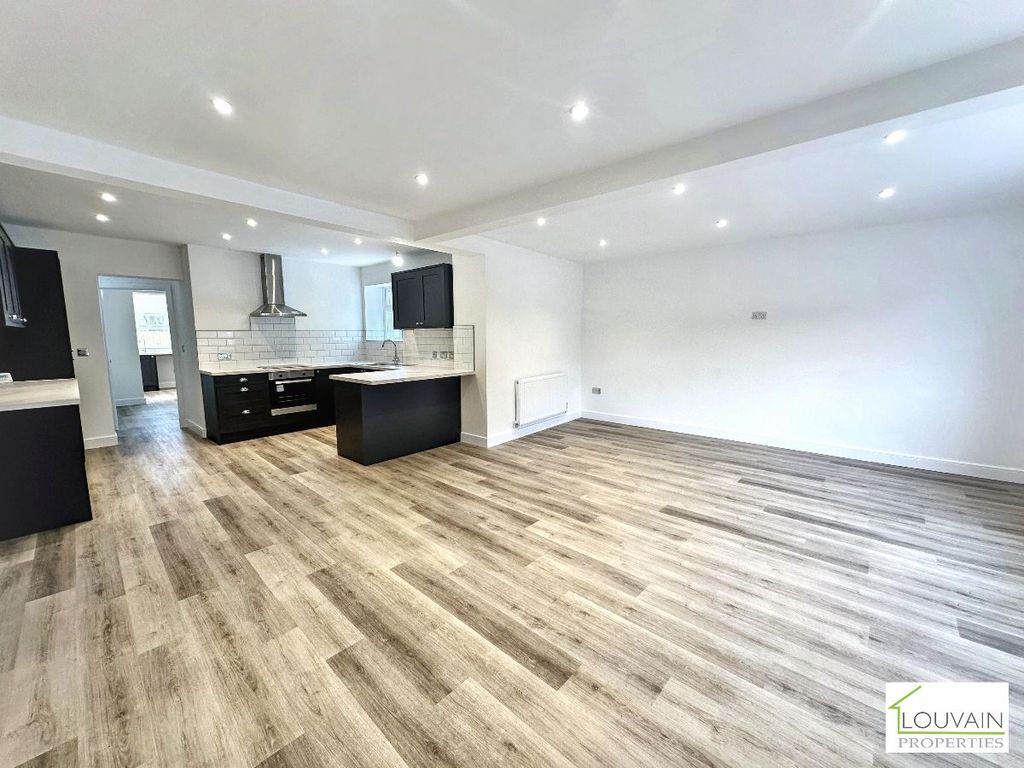 Property photo 1 of 28