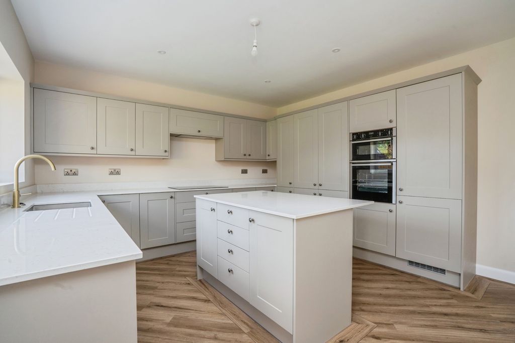 Property photo 2 of 19 Pbox-Img.Jpg