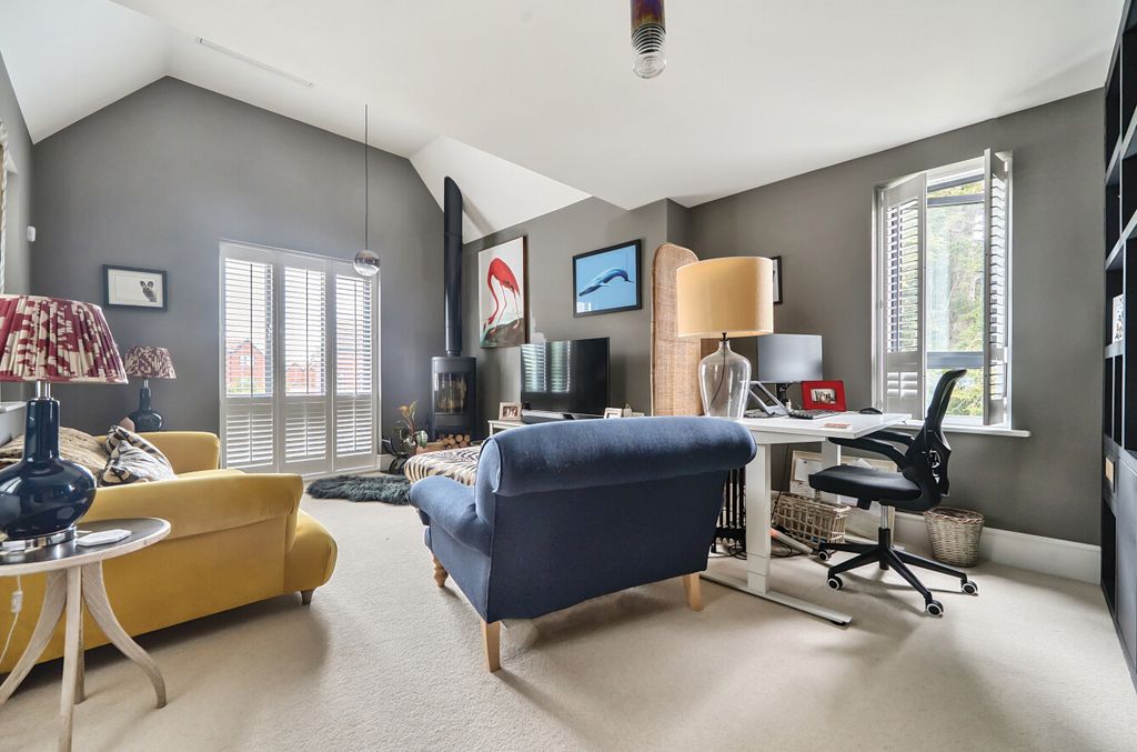 Property photo 3 of 25 1329946-1-68A35Df...