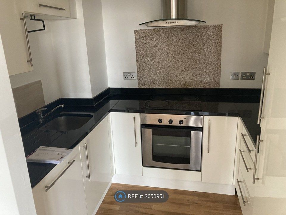 Property photo 3 of 8 Kitchen