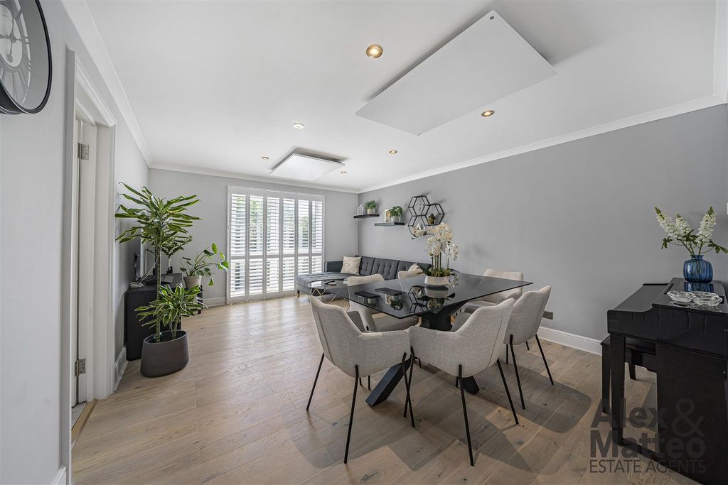 Property photo 1 of 24 Tideway Court