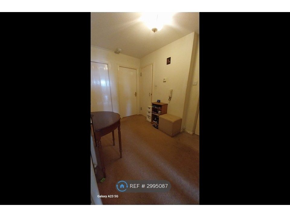 Property photo 3 of 18 Hallway