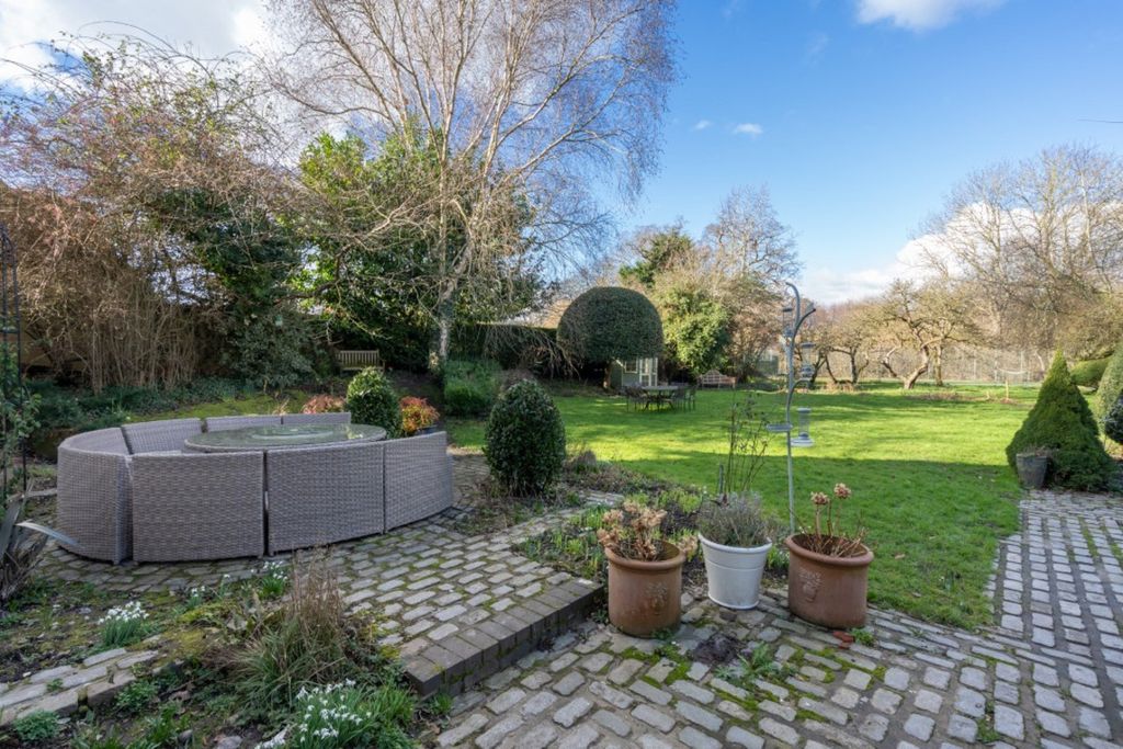 Property photo 3 of 42