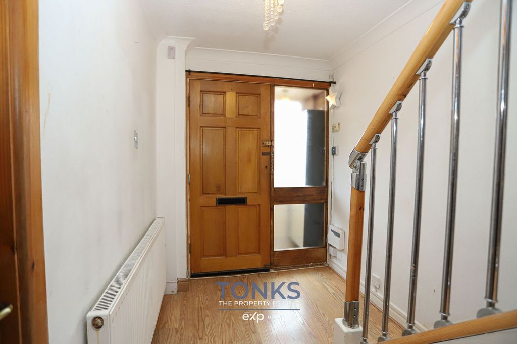 Property photo 2 of 28