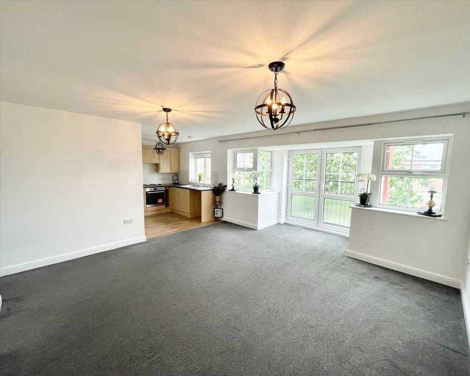 Property photo 2 of 12 Lounge