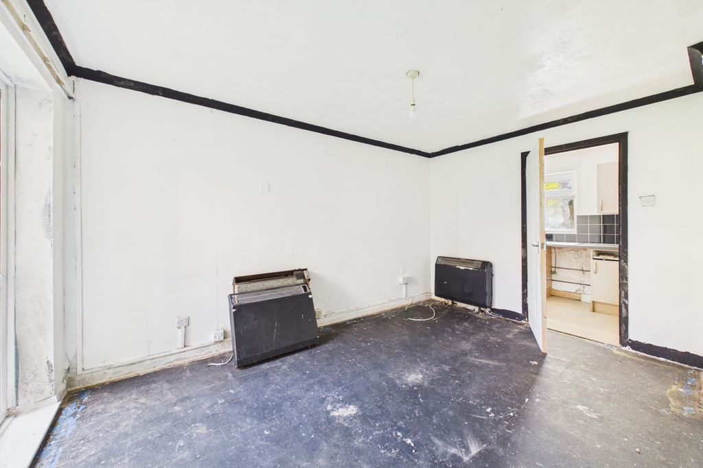 Property photo 3 of 9 Lounge