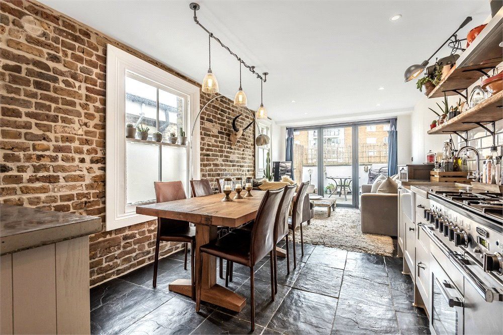 Property photo 1 of 11 Kitchen