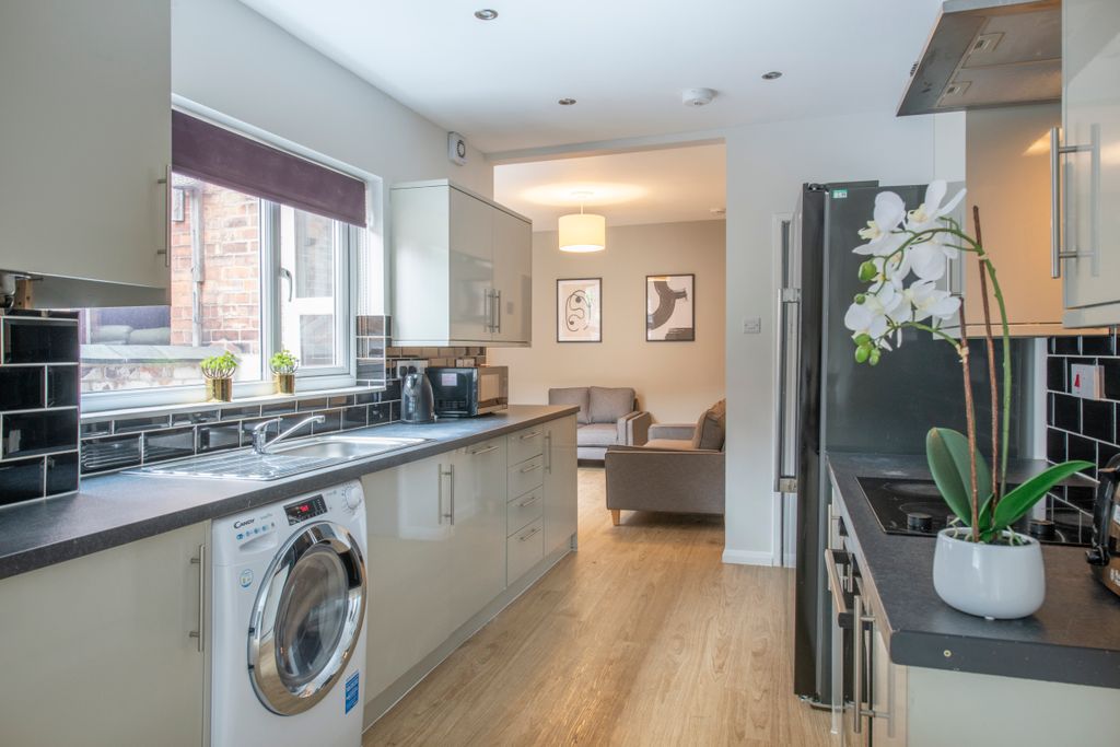 Property photo 2 of 17 Photo 1