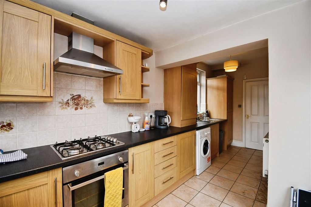 Property photo 3 of 13 Kitchen