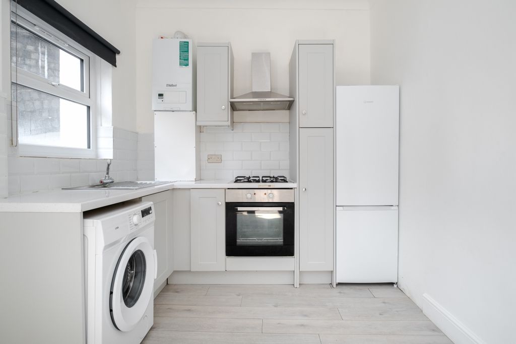 Property photo 2 of 10 Amhurst Road