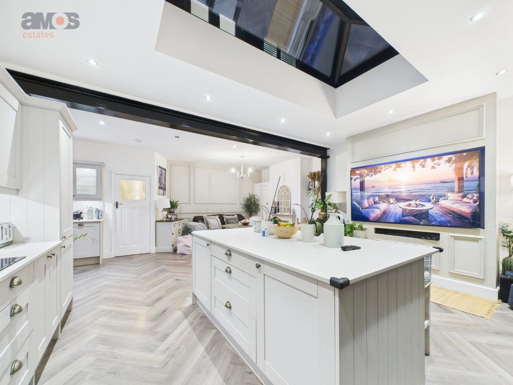 Property photo 2 of 29 4806784