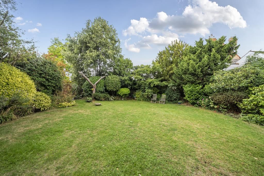 Property photo 2 of 16 Garden View