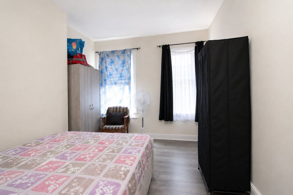 Property photo 1 of 5