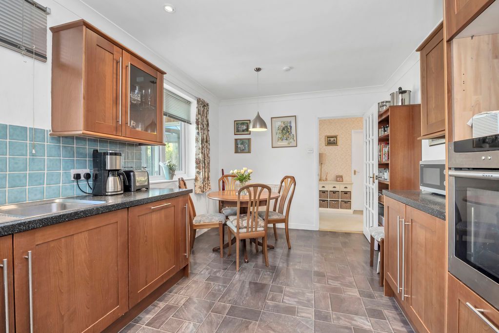 Property photo 3 of 20 Kitchen