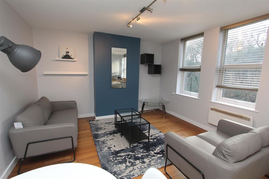 Property photo 3 of 10 Bright Modern Living Room With Stylish Furniture...
