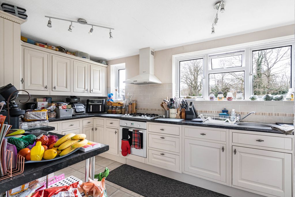 Property photo 3 of 16 Kitchen