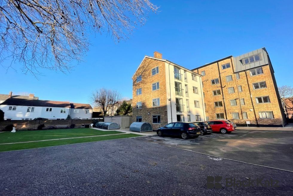 Property photo 1 of 8