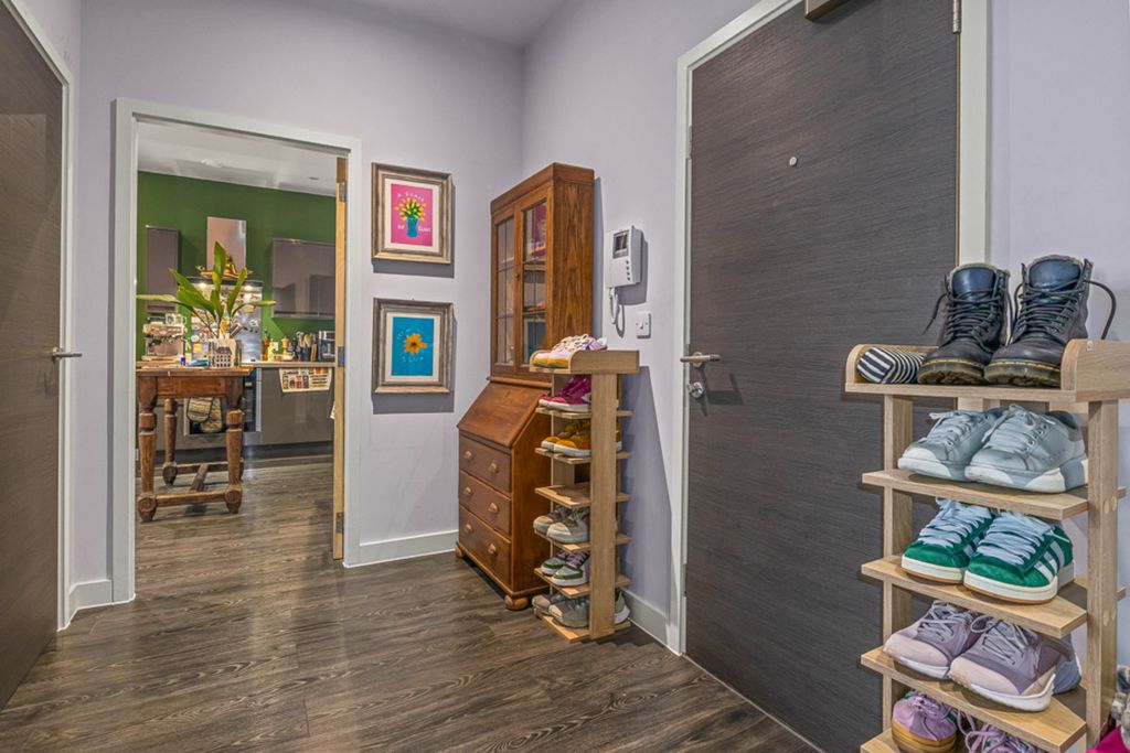 Property photo 2 of 27