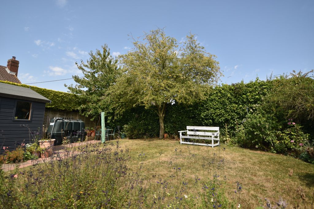 Property photo 2 of 17 Garden