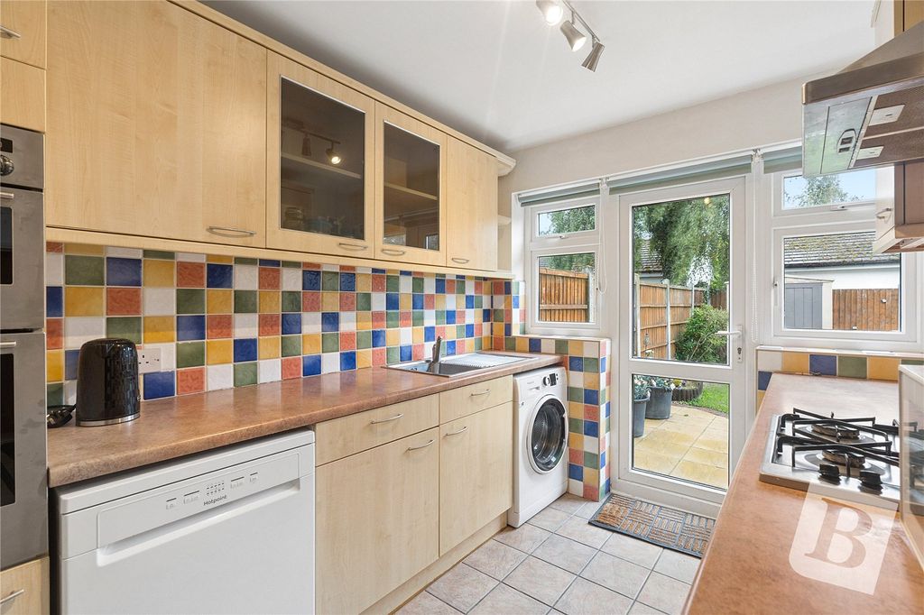 Property photo 2 of 18 Kitchen
