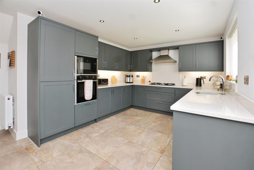 Property photo 3 of 34 Kitchen/Diner