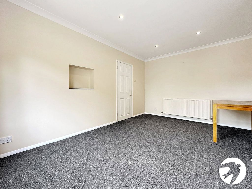 Property photo 3 of 11 Picture No. 12