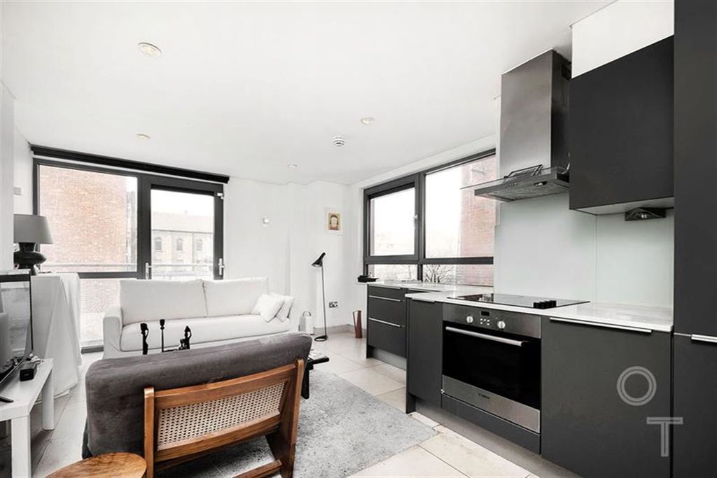 Property photo 1 of 11 Kitchen/Dining (Main)