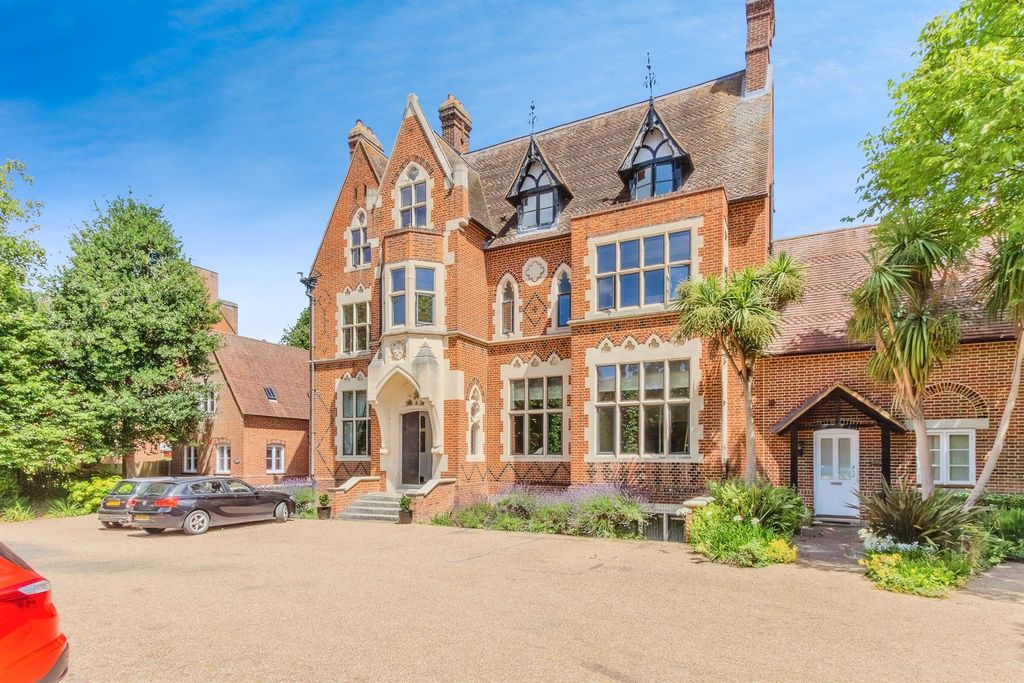 Property photo 1 of 12