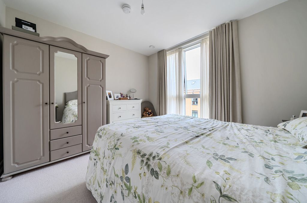 Property photo 3 of 10 1335974-12-689494...