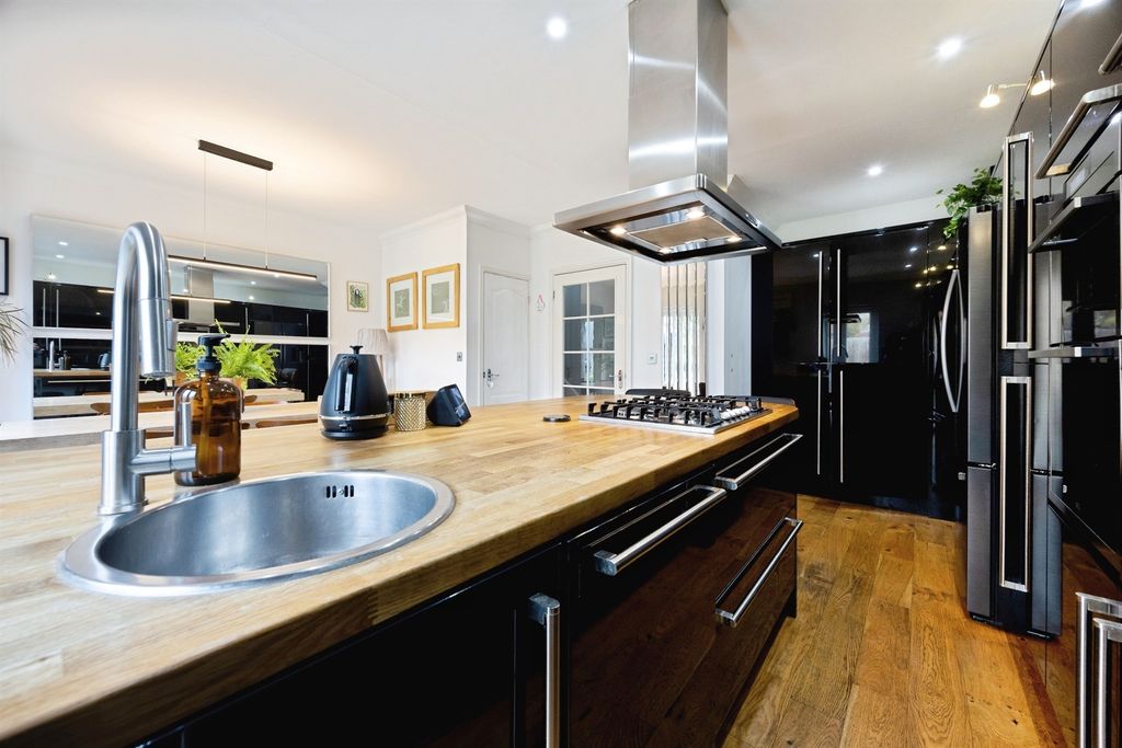 Property photo 3 of 24