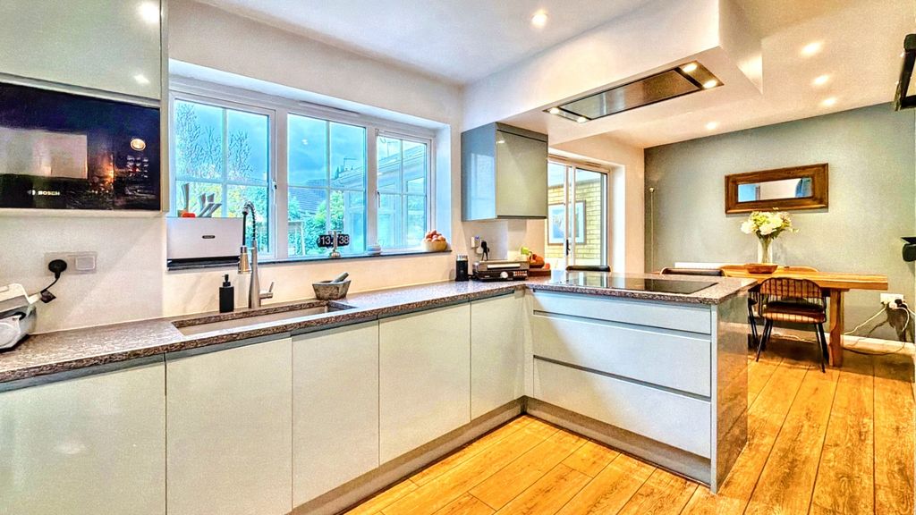 Property photo 3 of 20 4687105