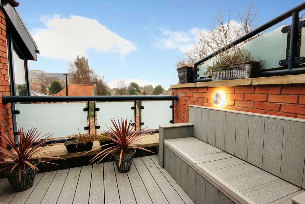 Property photo 2 of 22 Roof Terrace