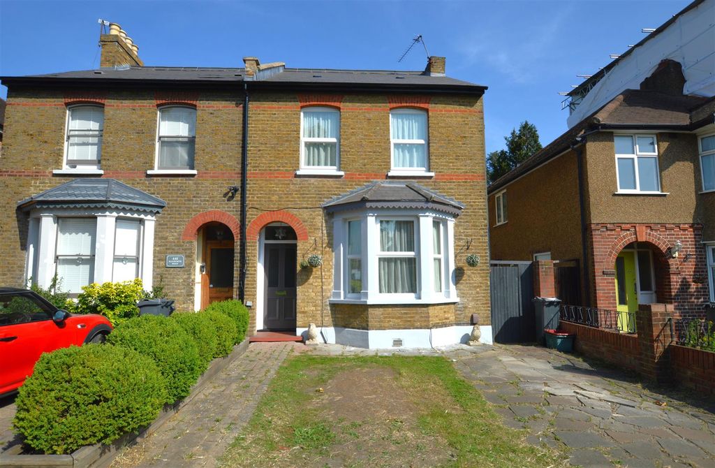 Property photo 1 of 11 450 Hanworth Road .Jpg