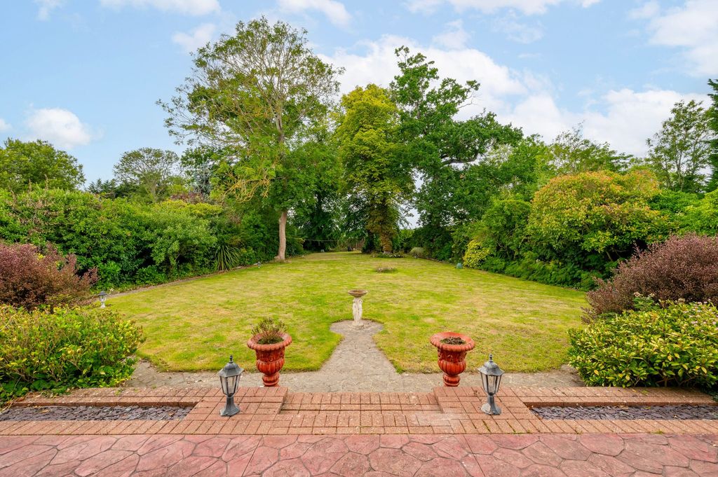 Property photo 2 of 32