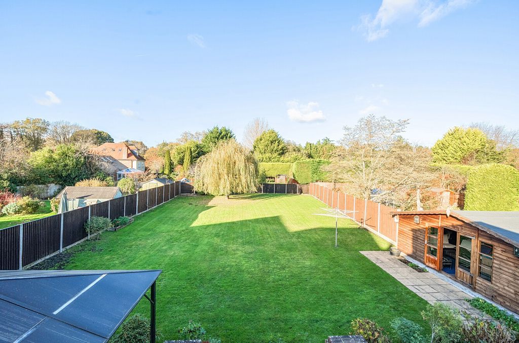 Property photo 2 of 21 Garden