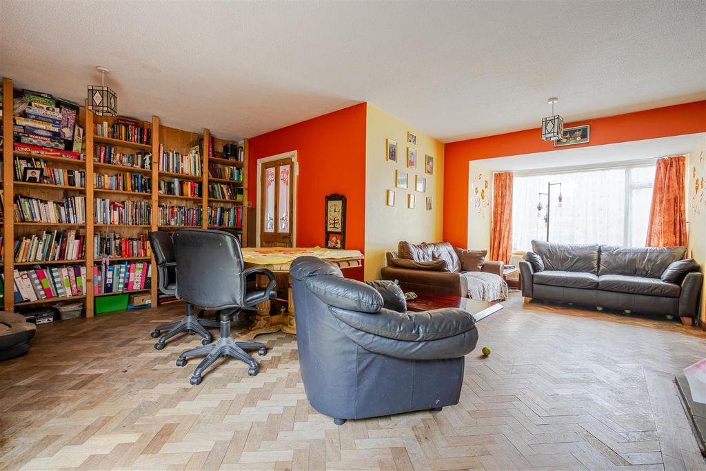 Property photo 2 of 11