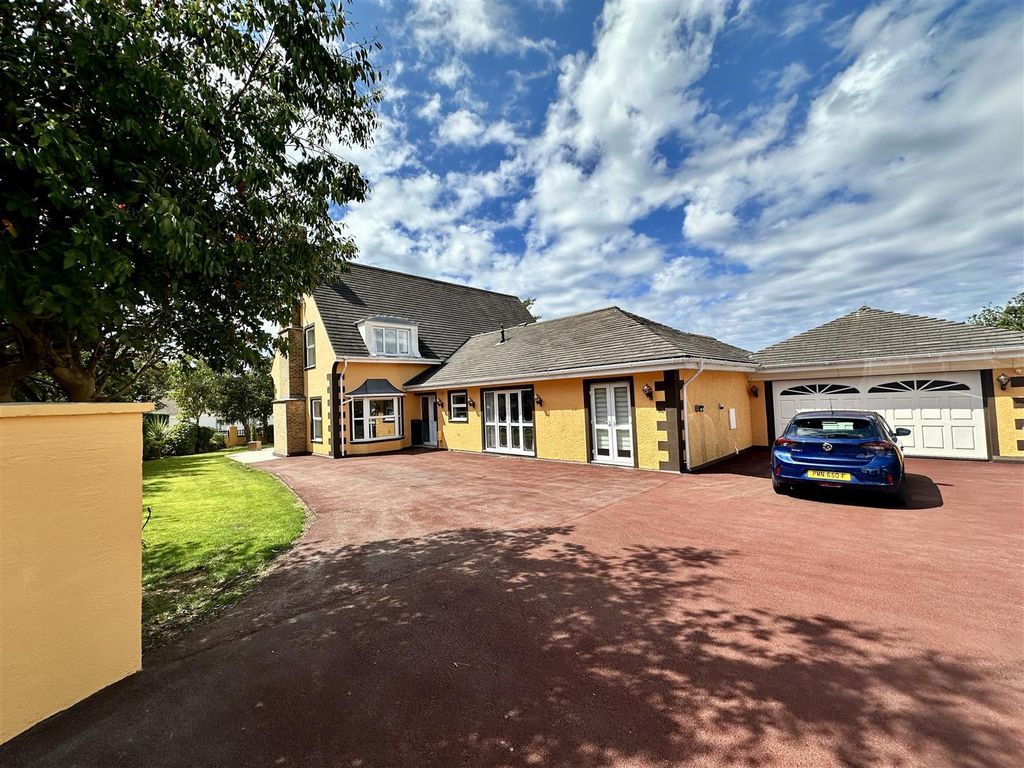 Property photo 1 of 31 Front Qv.Jpg